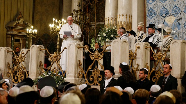 Pope Francis visits Great Synagogue of Rome.