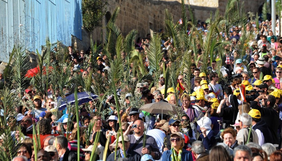 Procession of Palm Sunday in Jerusalem (video).