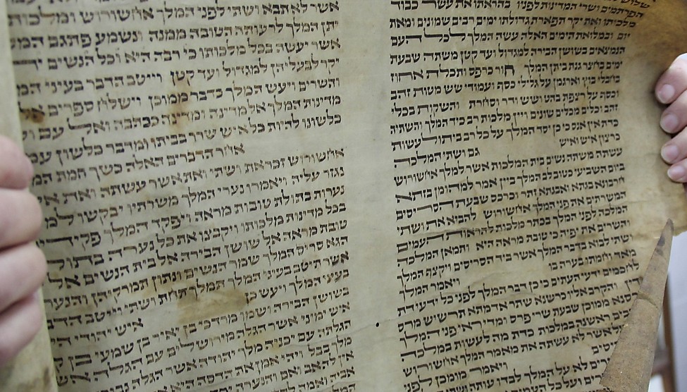 Scrolls found in secret Warsaw ghetto synagogue.