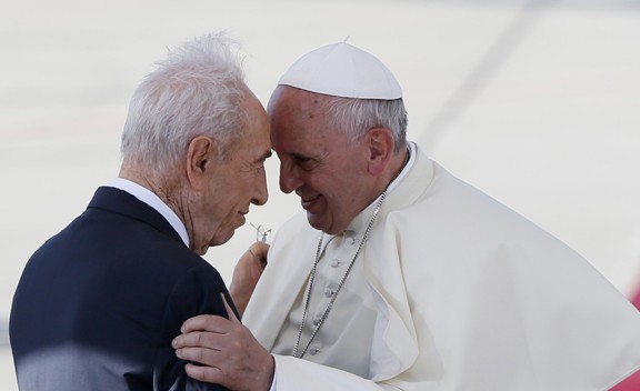 Pope Francis offers condolences after death of Shimon Peres.